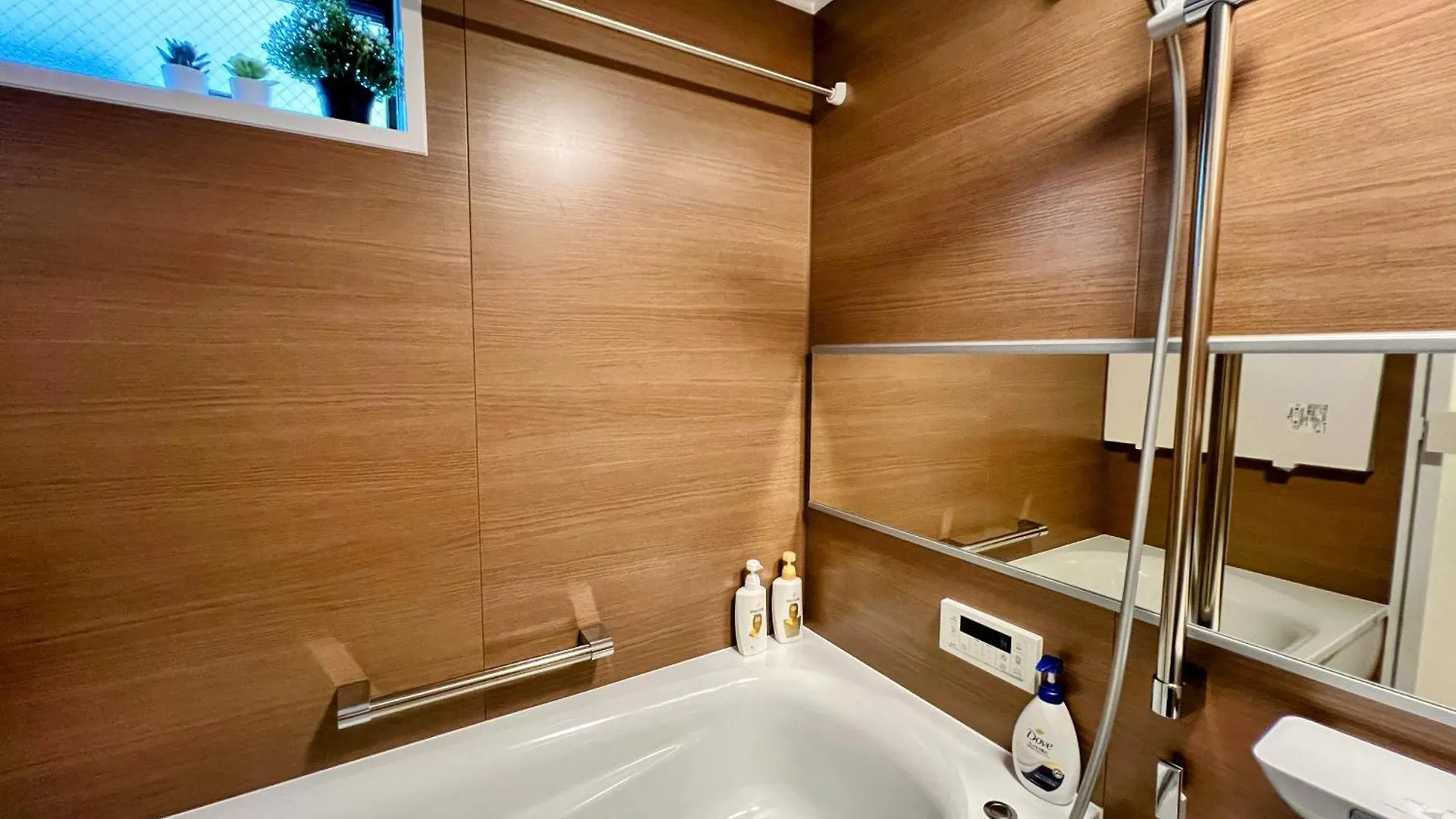 Brand New Modern Haven 7-Min Walk To Shinkoenji Station 9-Min Train To Shinjuku Villa Tokyo Japan